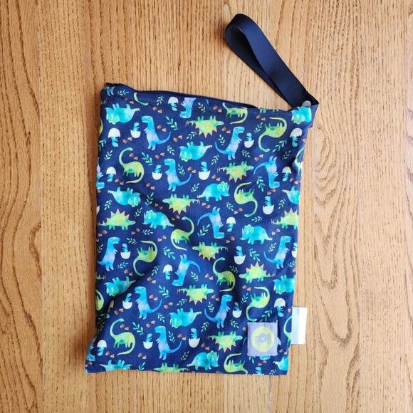 ITZY RITZY Reusable Sealed Wet Bag | Dinosaur Pattern - Picture 4 of 5